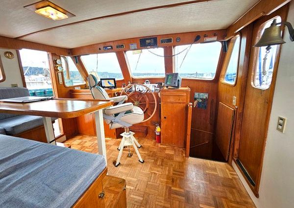 Defever RAISED-PILOTHOUSE image