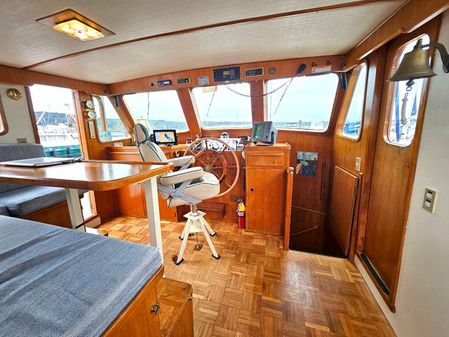 Defever RAISED-PILOTHOUSE image