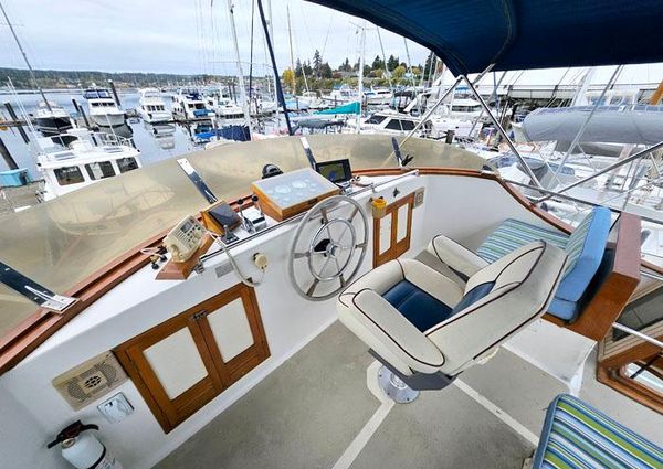 Defever RAISED-PILOTHOUSE image