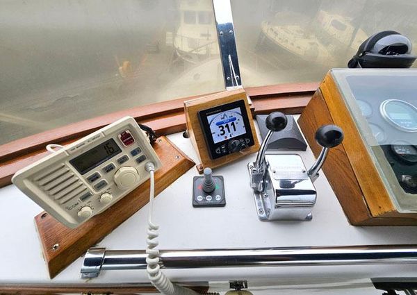 Defever RAISED-PILOTHOUSE image