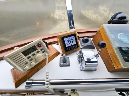 Defever RAISED-PILOTHOUSE image