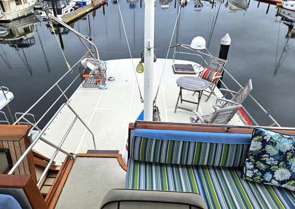 Defever RAISED-PILOTHOUSE image