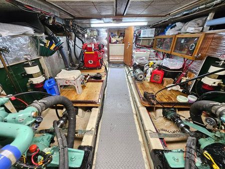 Defever RAISED-PILOTHOUSE image