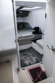 Axopar 37X Cross Cabin image