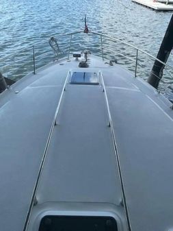 Sea Ray Sundancer 370 image