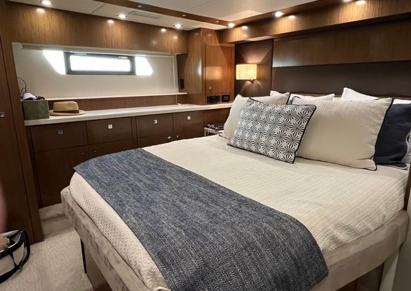 Cruisers Yachts 48 Cantius image