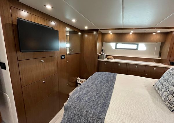 Cruisers Yachts 48 Cantius image