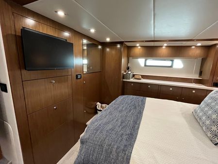 Cruisers Yachts 48 Cantius image