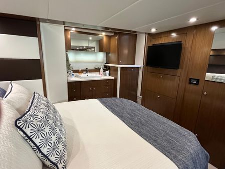 Cruisers Yachts 48 Cantius image