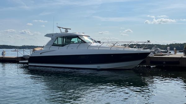 Cruisers Yachts 48 Cantius 