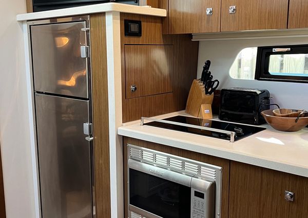 Cruisers Yachts 48 Cantius image