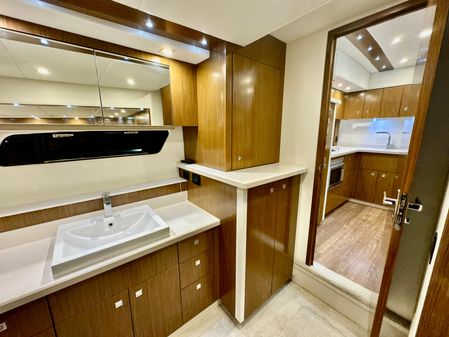 Cruisers Yachts 48 Cantius image