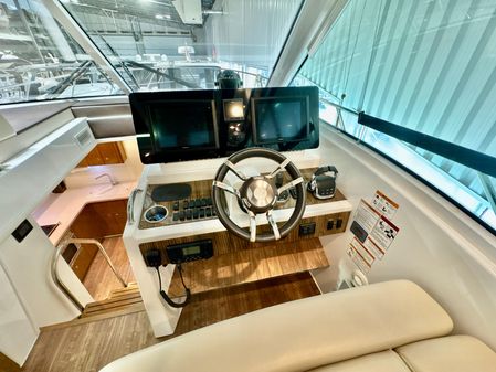 Cruisers Yachts 48 Cantius image