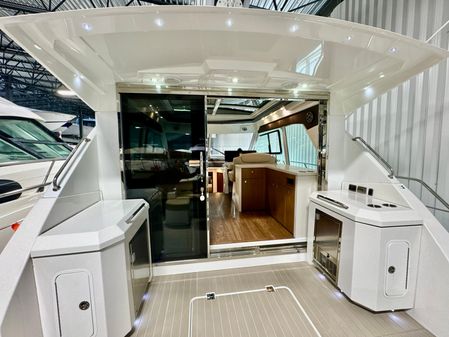 Cruisers Yachts 48 Cantius image