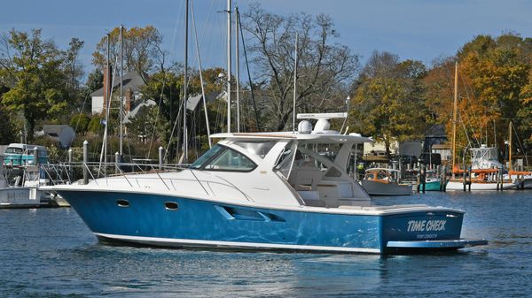Tiara Yachts 3900 Coronet