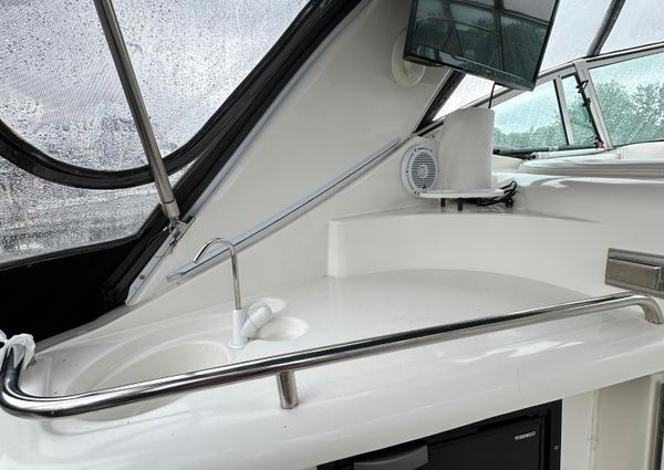 Cruisers Yachts 3470 Express image