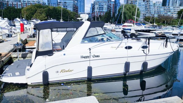 Rinker 342 Fiesta Vee 