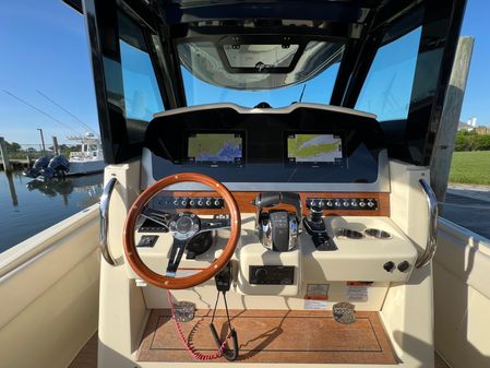 Chris-Craft Catalina 30 image