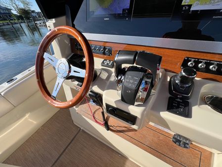 Chris-Craft Catalina 30 image