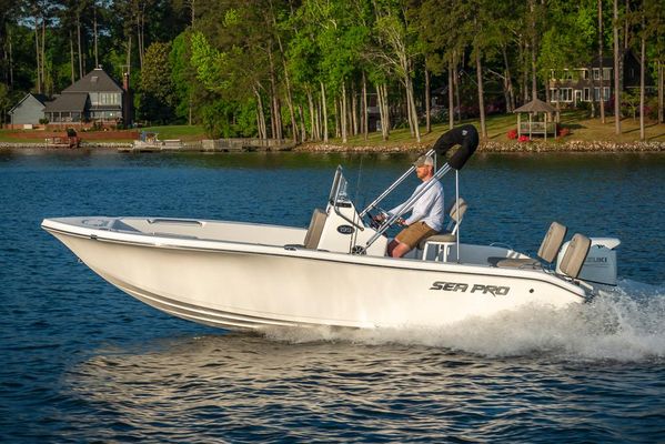 Sea Pro 199 Center Console - main image