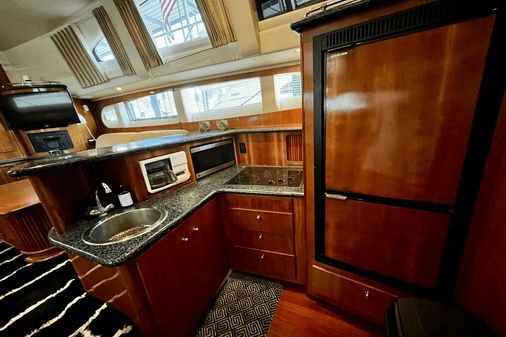 Carver 396 FLYBRIDGE MOTOR YACHT image