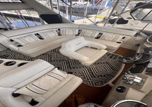 Carver 396 FLYBRIDGE MOTOR YACHT image