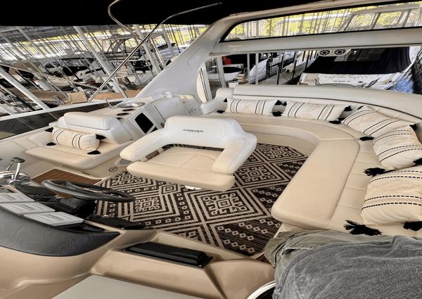 Carver 396 FLYBRIDGE MOTOR YACHT image