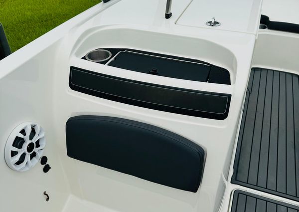 Bayliner VR6-OB image