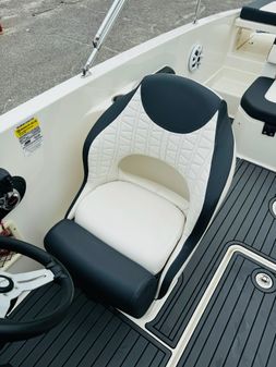 Bayliner VR6-OB image