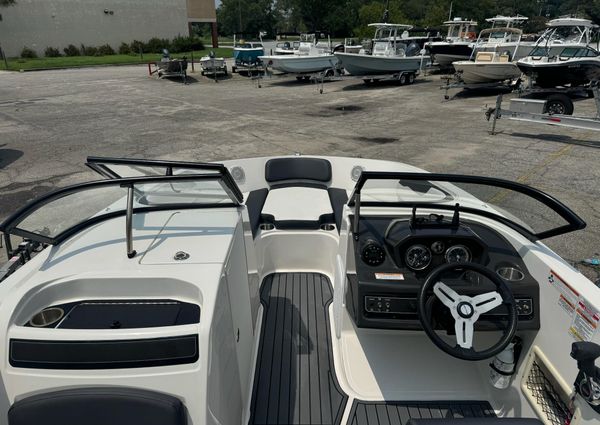 Bayliner VR6-OB image