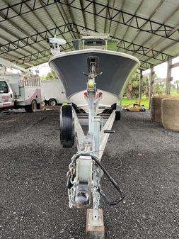 Invincible 33 Center Console image