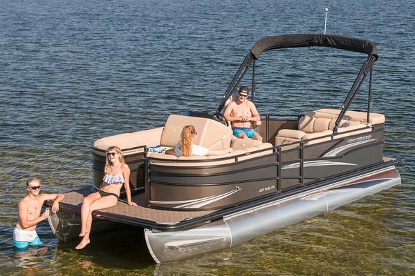 Crestliner 240 Rally CW - main image