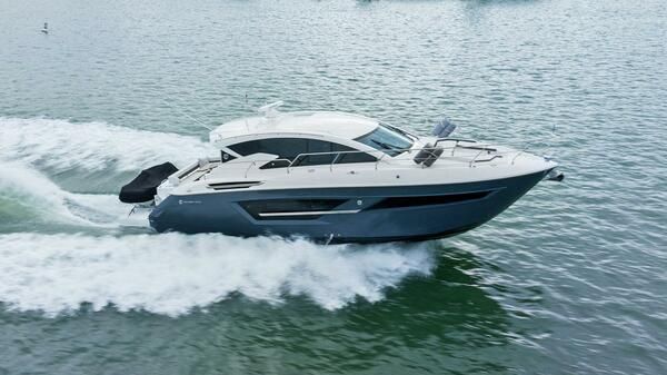 Cruisers Yachts 46 Cantius