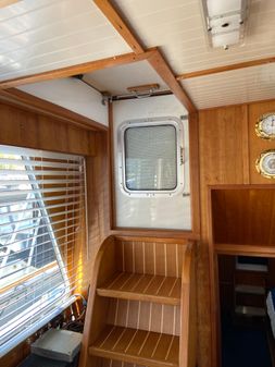 Tollycraft COCKPIT-MOTOR-YACHT image