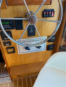 Tollycraft COCKPIT-MOTOR-YACHT image