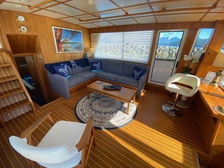 Tollycraft COCKPIT-MOTOR-YACHT image