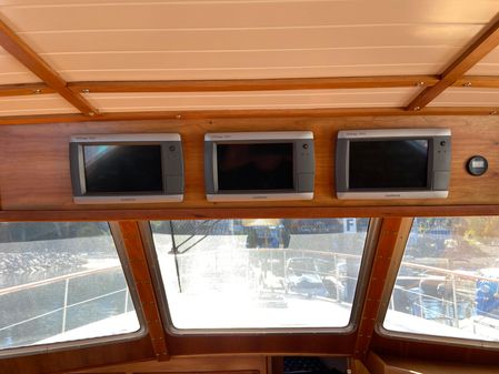 Tollycraft COCKPIT-MOTOR-YACHT image