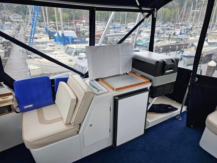 Tollycraft COCKPIT-MOTOR-YACHT image