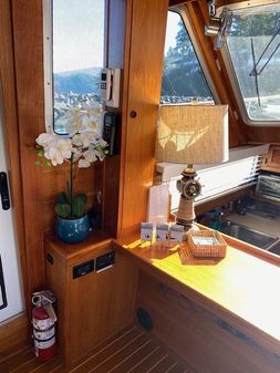 Tollycraft COCKPIT-MOTOR-YACHT image
