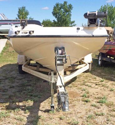 Bayliner 197 Deck Boat - main image