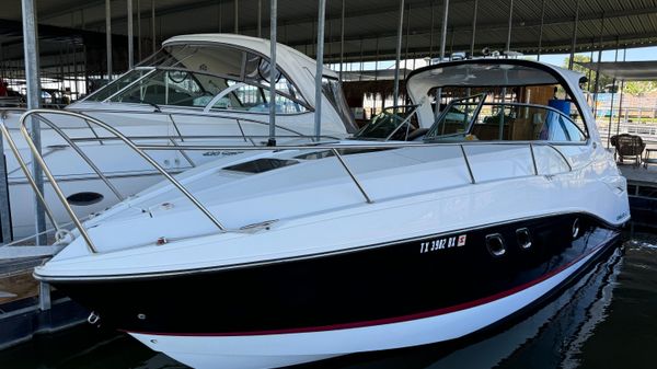 Rinker 310 Express Cruiser 