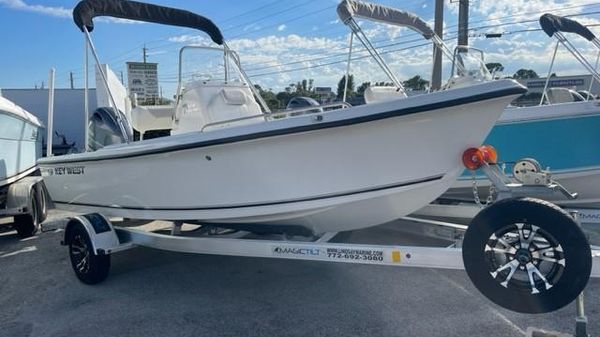 Key West 1720 Center Console