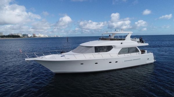 West Bay 68 Motoryacht
