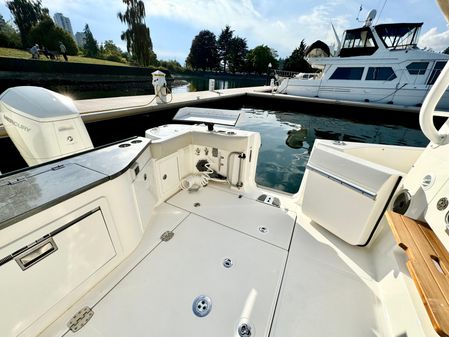 Boston Whaler 405 Conquest image