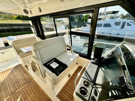 Boston Whaler 405 Conquest image