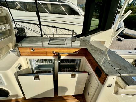 Boston Whaler 405 Conquest image