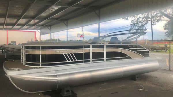 Bennington 22 LSB