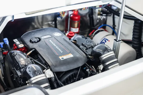 Regal 28 Express image