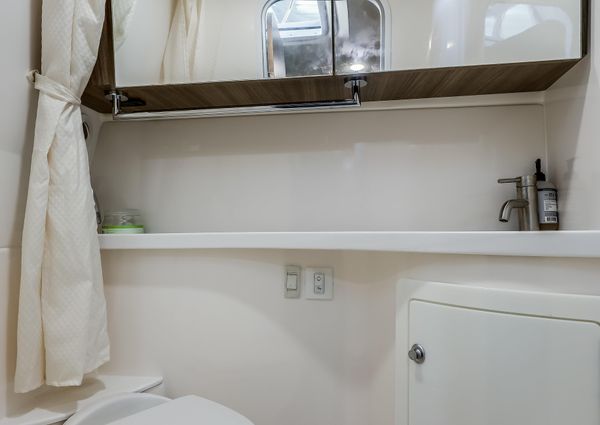 Regal 28 Express image