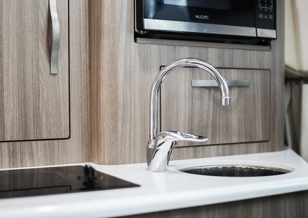 Regal 28 Express image